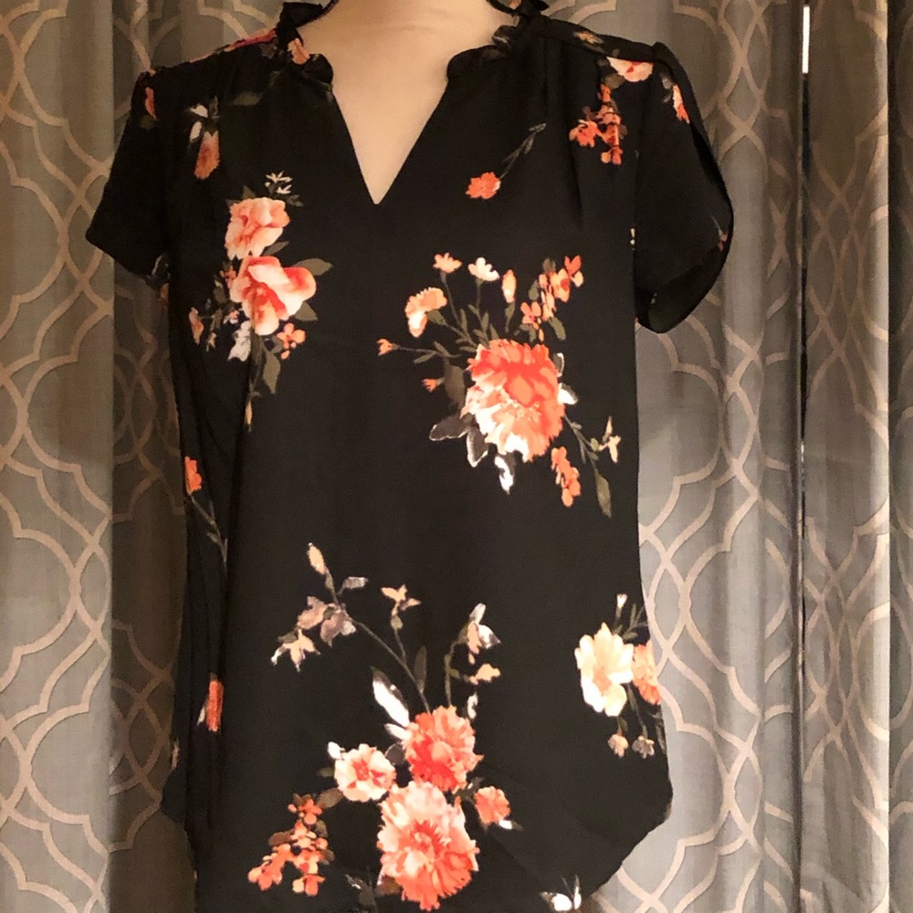 Blouse size small. Good condition.